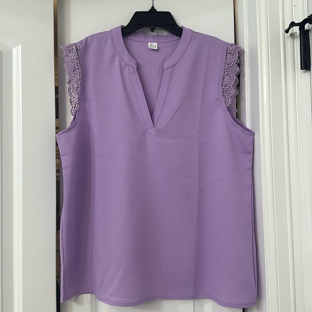 Milmua lavender V-neck blouse with crochet sleeve
